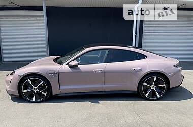 Седан Porsche Taycan 2020 в 
