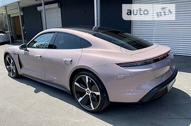Седан Porsche Taycan 2020 в 