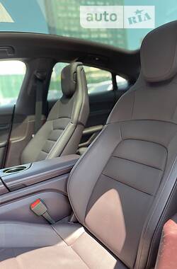 Седан Porsche Taycan 2020 в 