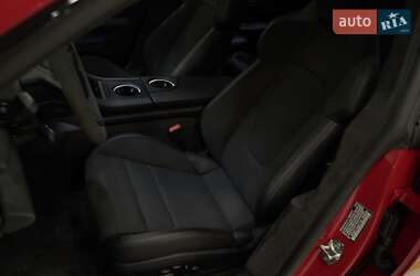 Седан Porsche Taycan 2020 в 