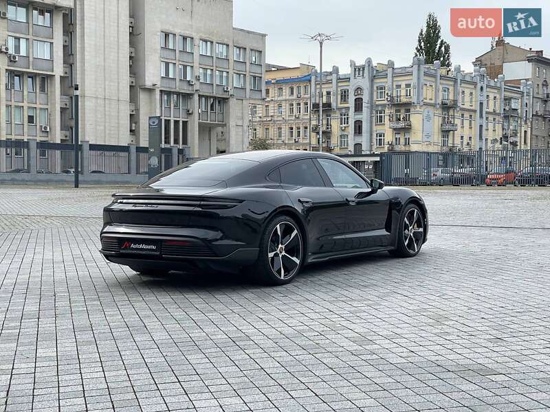 Седан Porsche Taycan 2021 в Києві