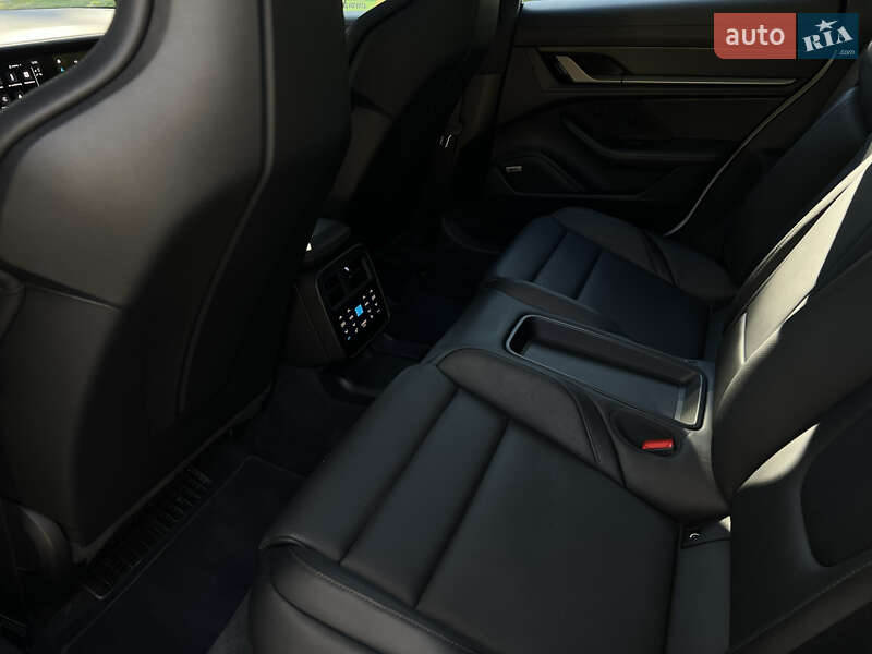 Седан Porsche Taycan 2020 в Одессе