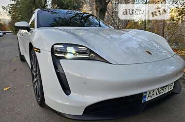 Седан Porsche Taycan 2021 в 