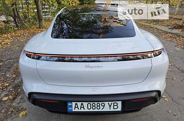 Седан Porsche Taycan 2021 в 
