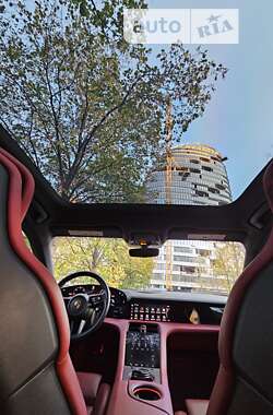 Седан Porsche Taycan 2021 в 