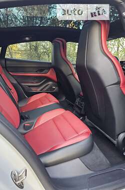 Седан Porsche Taycan 2021 в 