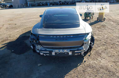 Седан Porsche Taycan 2020 в 