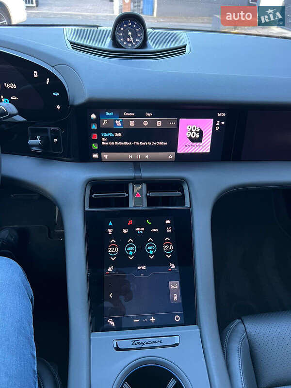 Седан Porsche Taycan 2023 в Киеве фото 11 Седан Porsche Taycan 2023 в Киеве