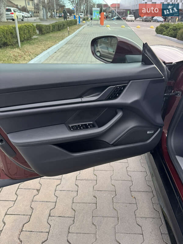 Седан Porsche Taycan 2021 в Одессе