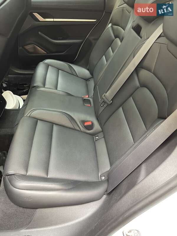 Седан Porsche Taycan 2020 в Киеве фото 11 Седан Porsche Taycan 2020 в Киеве