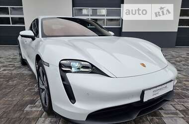 Седан Porsche Taycan 2020 в Києві