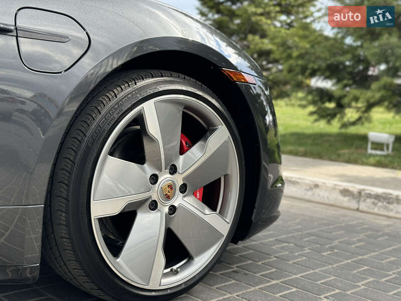 Седан Porsche Taycan 2020 в Одессе