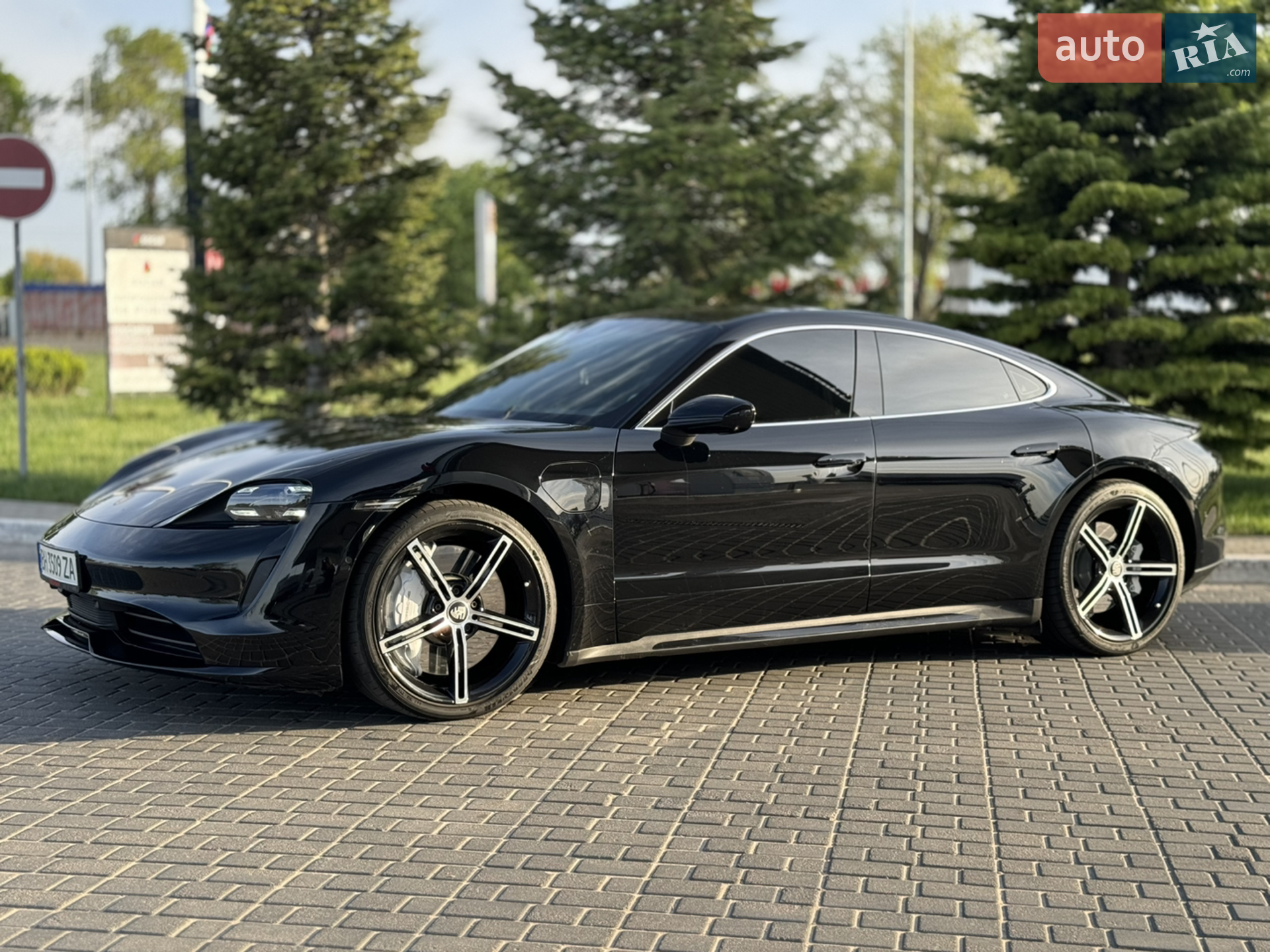 2020 Porsche Taycan - мініатюра 2