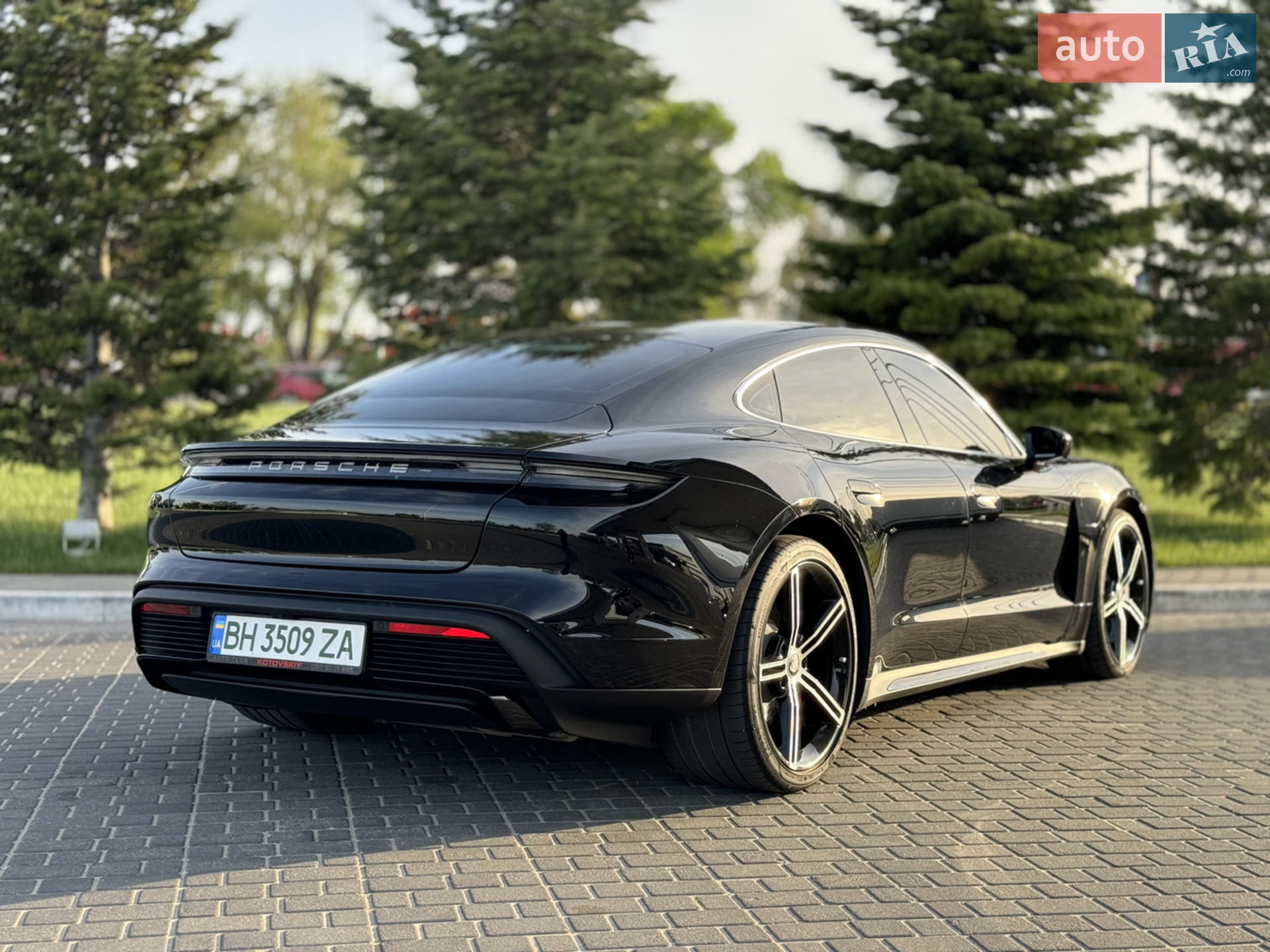 2020 Porsche Taycan - мініатюра 8
