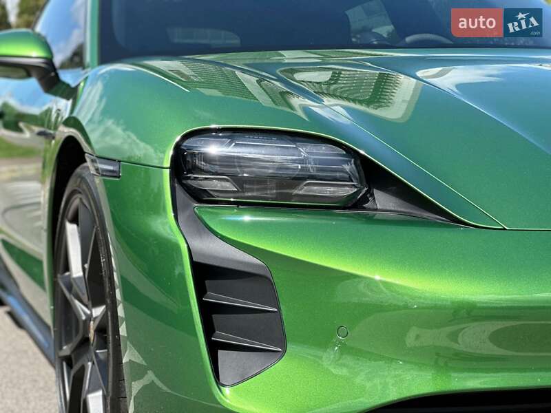 Седан Porsche Taycan 2022 в Києві