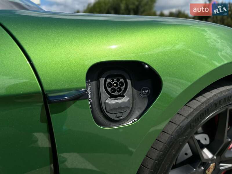 Седан Porsche Taycan 2022 в Києві