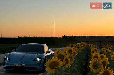 Седан Porsche Taycan 2020 в 