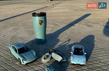 Седан Porsche Taycan 2020 в 