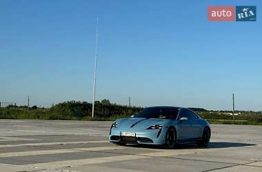 Седан Porsche Taycan 2020 в 