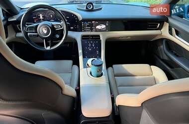 Седан Porsche Taycan 2020 в 