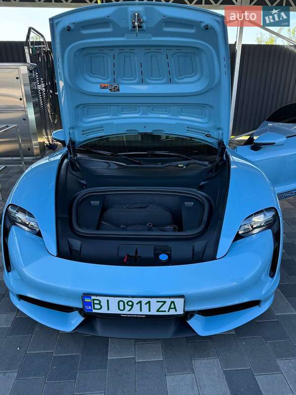 Седан Porsche Taycan 2020 в Полтаве
