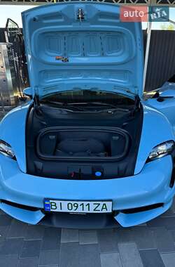 Седан Porsche Taycan 2020 в 