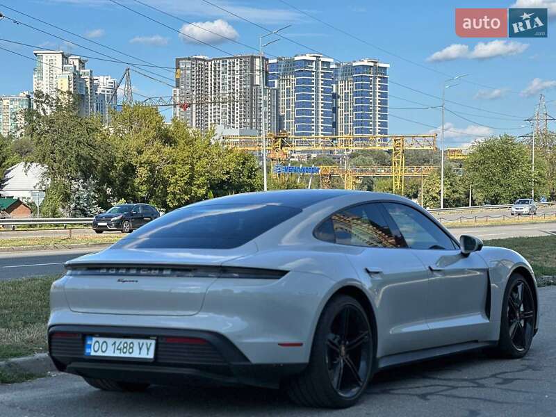 Седан Porsche Taycan 2021 в Києві