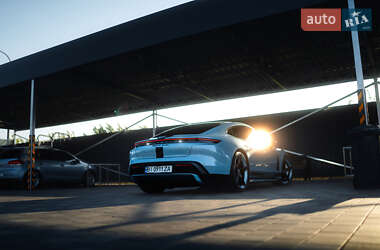 Седан Porsche Taycan 2020 в 