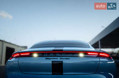 Седан Porsche Taycan 2020 в 