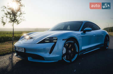 Седан Porsche Taycan 2020 в 