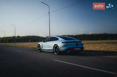 Седан Porsche Taycan 2020 в 
