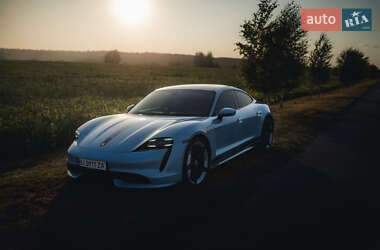 Седан Porsche Taycan 2020 в 