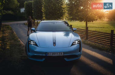 Седан Porsche Taycan 2020 в 