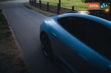Седан Porsche Taycan 2020 в 