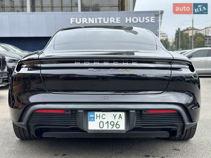 Седан Porsche Taycan 2019 в Києві