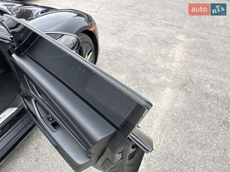 Седан Porsche Taycan 2019 в Києві