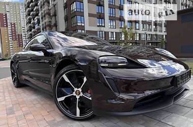 Седан Porsche Taycan 2023 в Києві