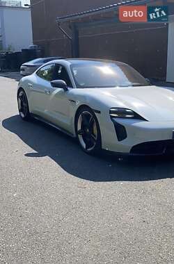 Седан Porsche Taycan 2020 в 