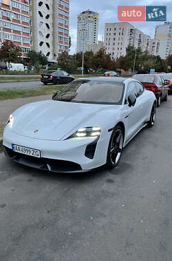 Седан Porsche Taycan 2020 в 
