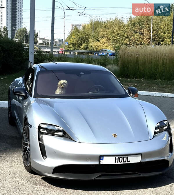 Седан Porsche Taycan 2020 в Киеве