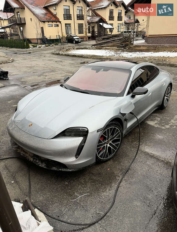 Седан Porsche Taycan 2020 в Киеве