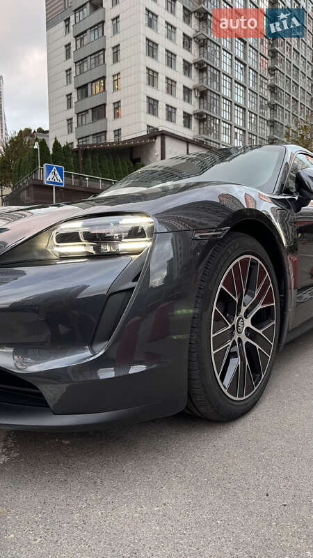 Седан Porsche Taycan 2021 в Киеве