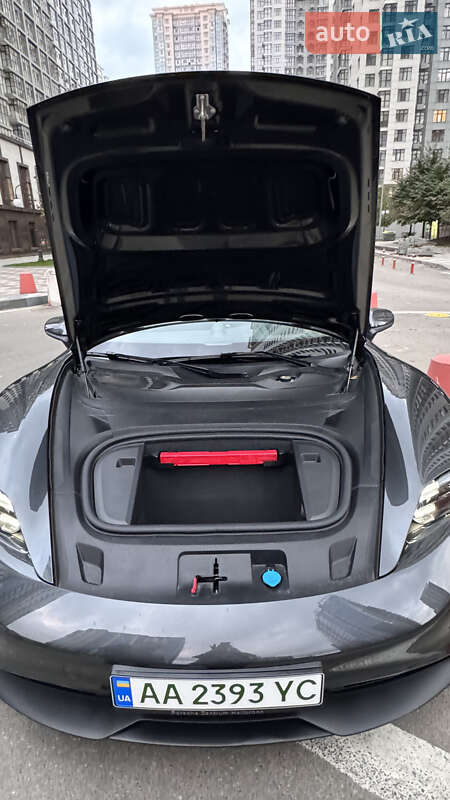 Седан Porsche Taycan 2021 в Киеве