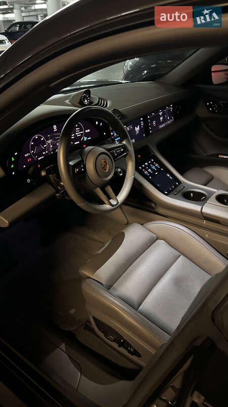 Седан Porsche Taycan 2021 в Киеве
