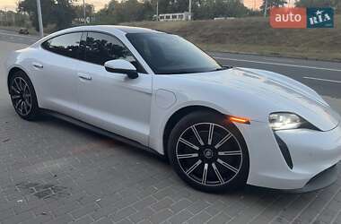 Седан Porsche Taycan 2021 в 