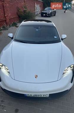 Седан Porsche Taycan 2021 в 