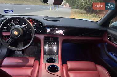 Седан Porsche Taycan 2021 в 