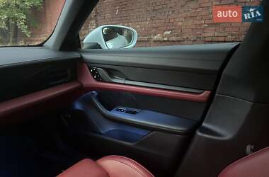 Седан Porsche Taycan 2021 в 