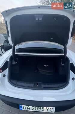 Седан Porsche Taycan 2021 в 