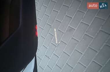 Седан Porsche Taycan 2021 в 